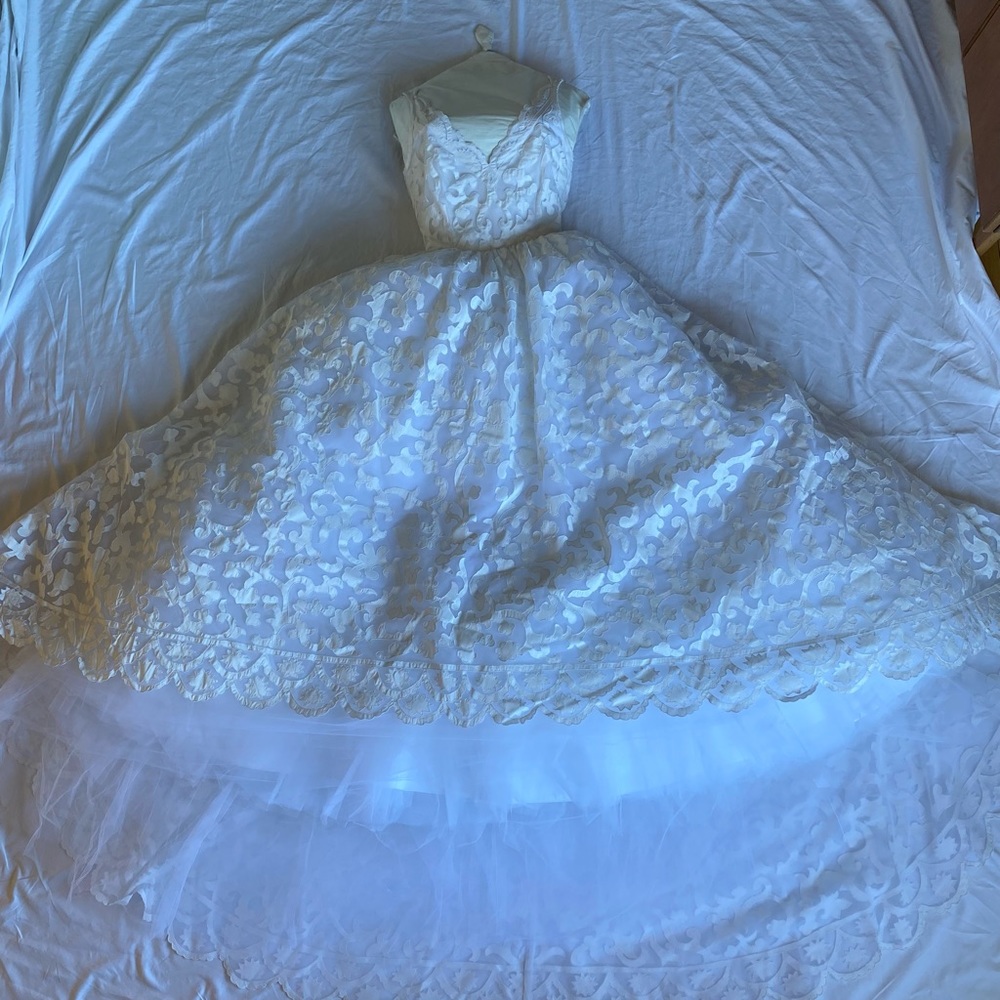 Oscar de la Renta Bridal Gown - Picture 13 of 15